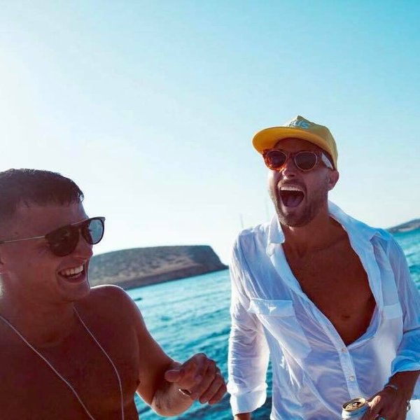 FIsher (signing news / jpg)